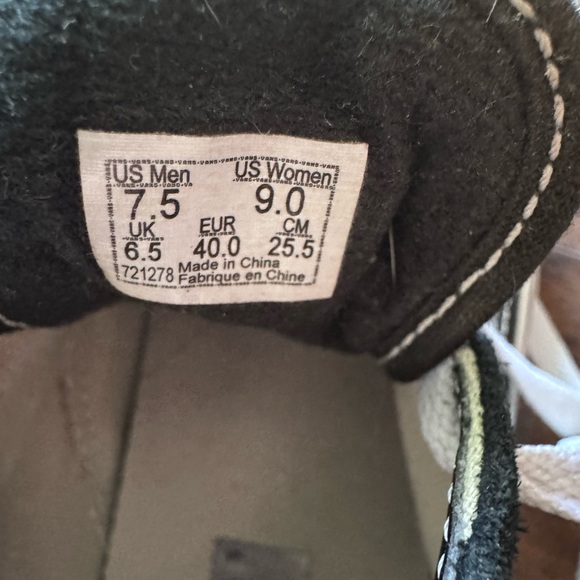 Vans - Picture 3 of 3